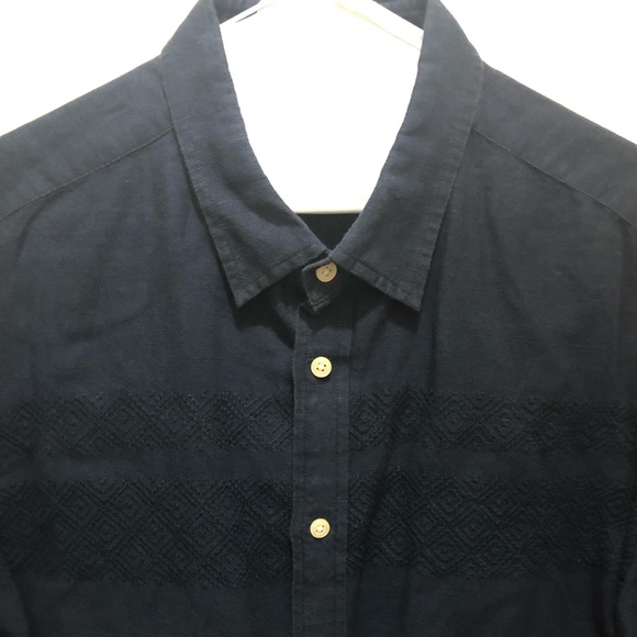 Banana Republic Men’s Short Sleeve Shirt - Picture 2 of 3